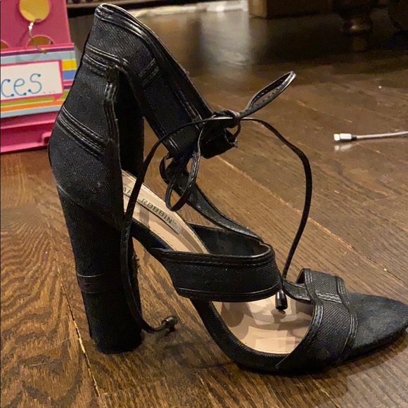 Heels! - Picture 2 of 7